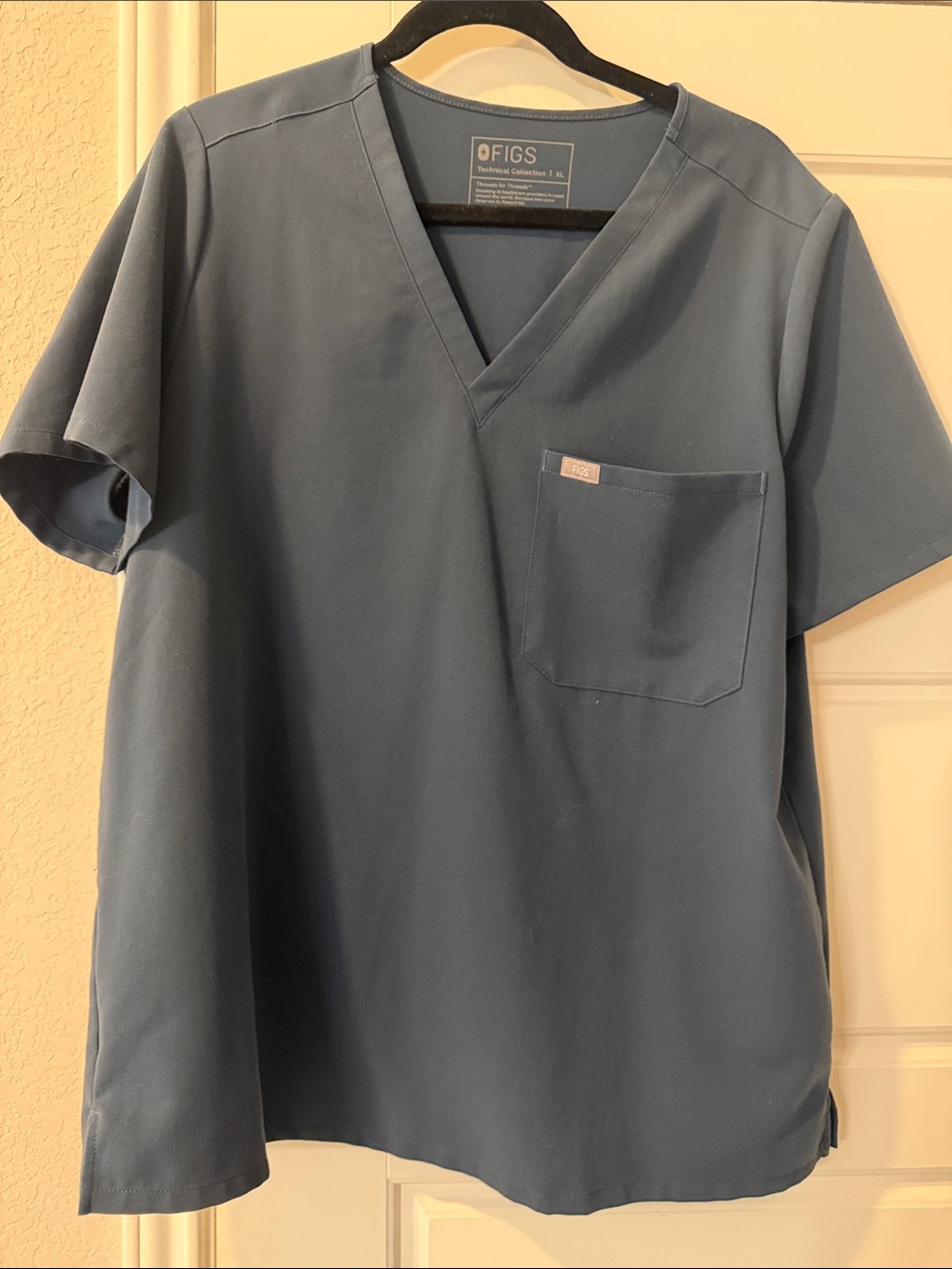 Figs Classic V-Neck Scrub Set in Slate Blue - Picture 2 of 5